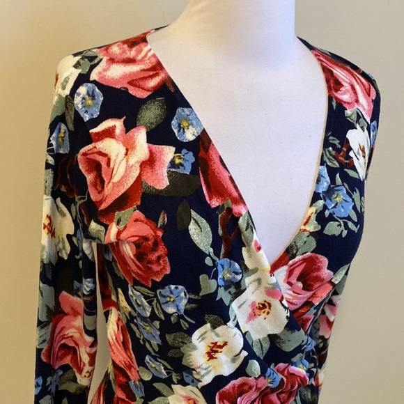 Leo Guy Navy Rose Floral Surplice Sweater - Picture 4 of 10